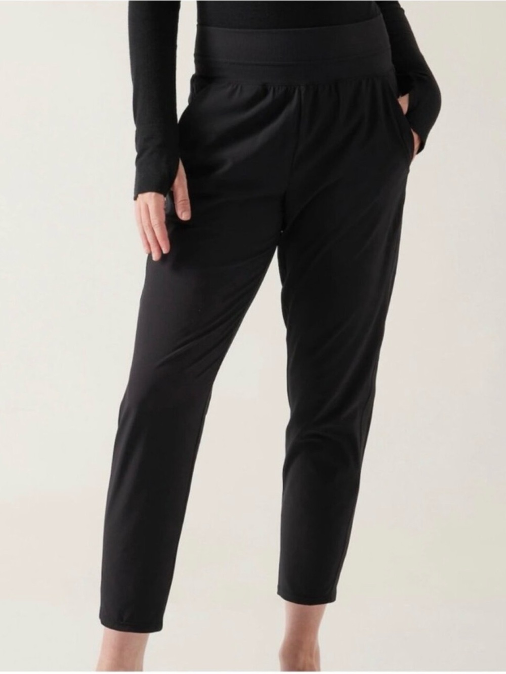 Athleta Nolita Black Pull-On Tapered Crop Joggers Size 6